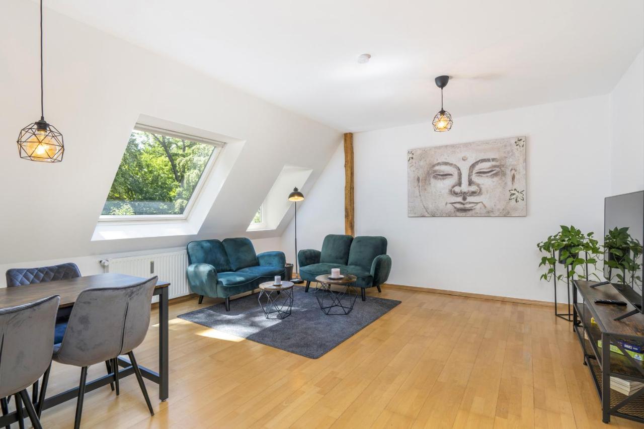 Free Living - Buddha Design, Natur, Parkplatz, Washer Wolfsburg